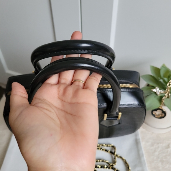 💕Louis Vuitton Black Epi Noir Sablon Handbag - Picture 5 of 16